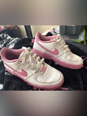 Pink Nike air max